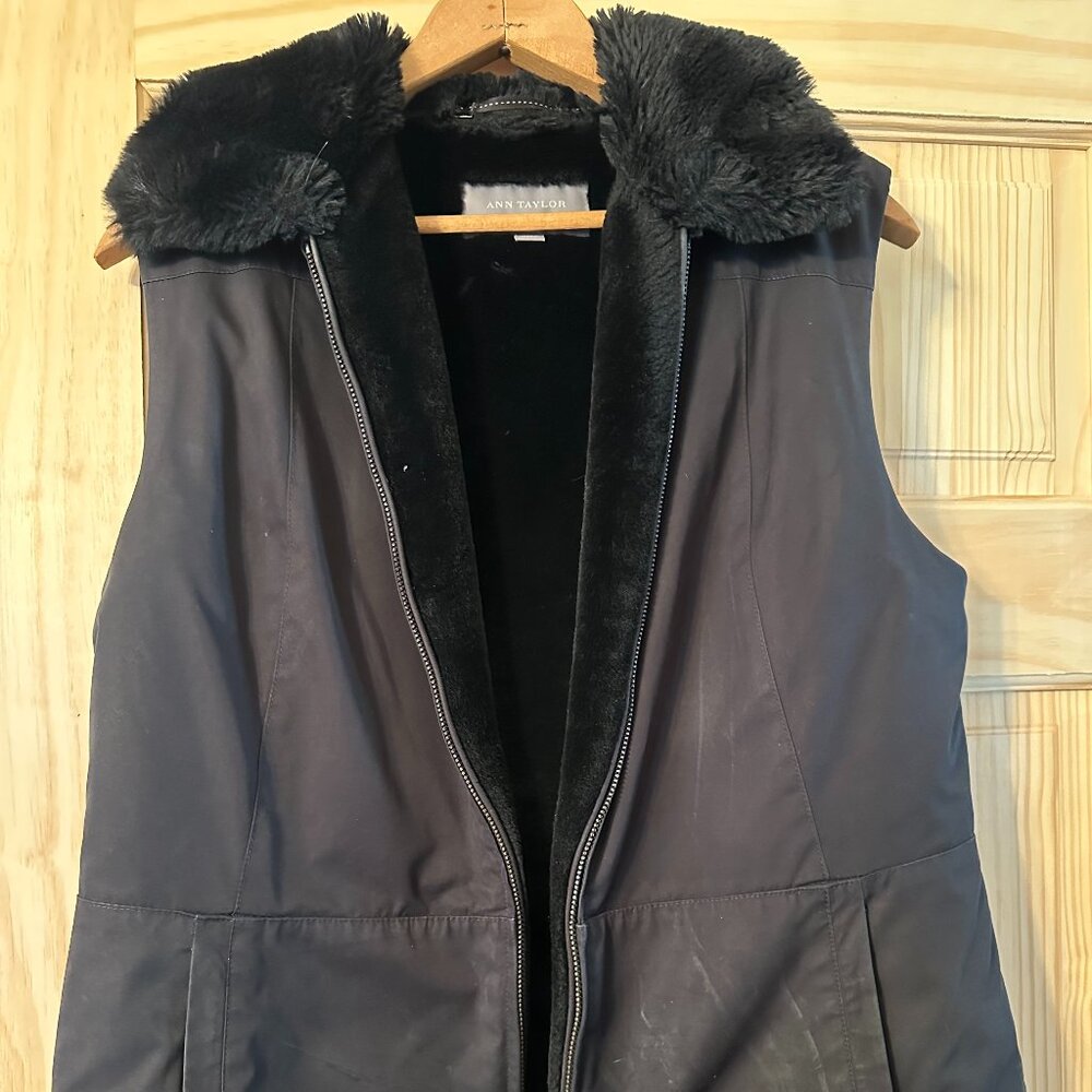 Ann Taylor Black Vest with Faux Fur Size Medium